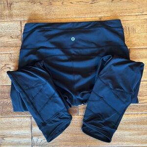 Lululemon Women’s Black Leggings with Cell Phone Pockets Criss Cross Leg Design